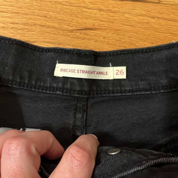 NWOT Levi’s Ribcage Jeans - Picture 4 of 7